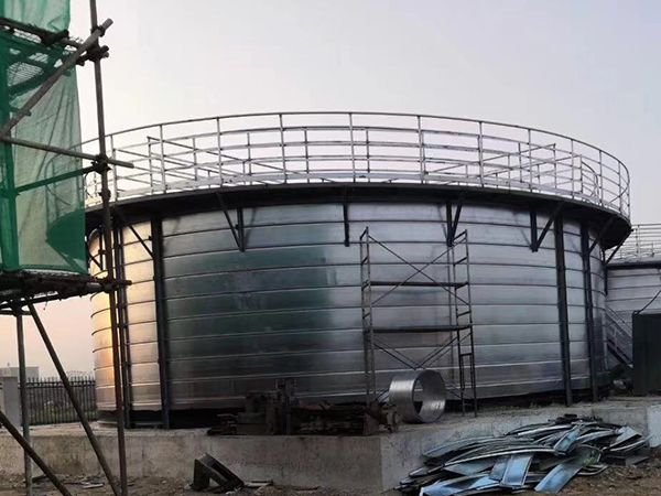 Silos à spirale pour le stockage des eaux usées